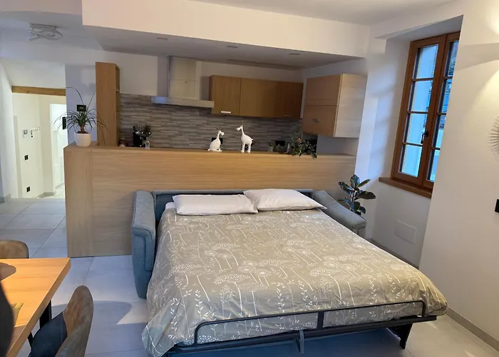 Dimora Castelnovo تيرانو